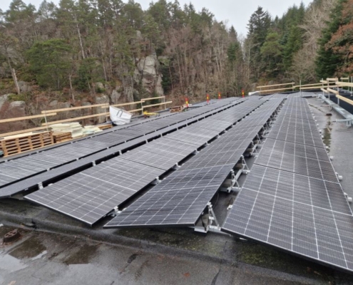 ISOTEC Solar ISOFLAT D13 Düz Çatı montaj sistemi referansı - Mandal, Norveç