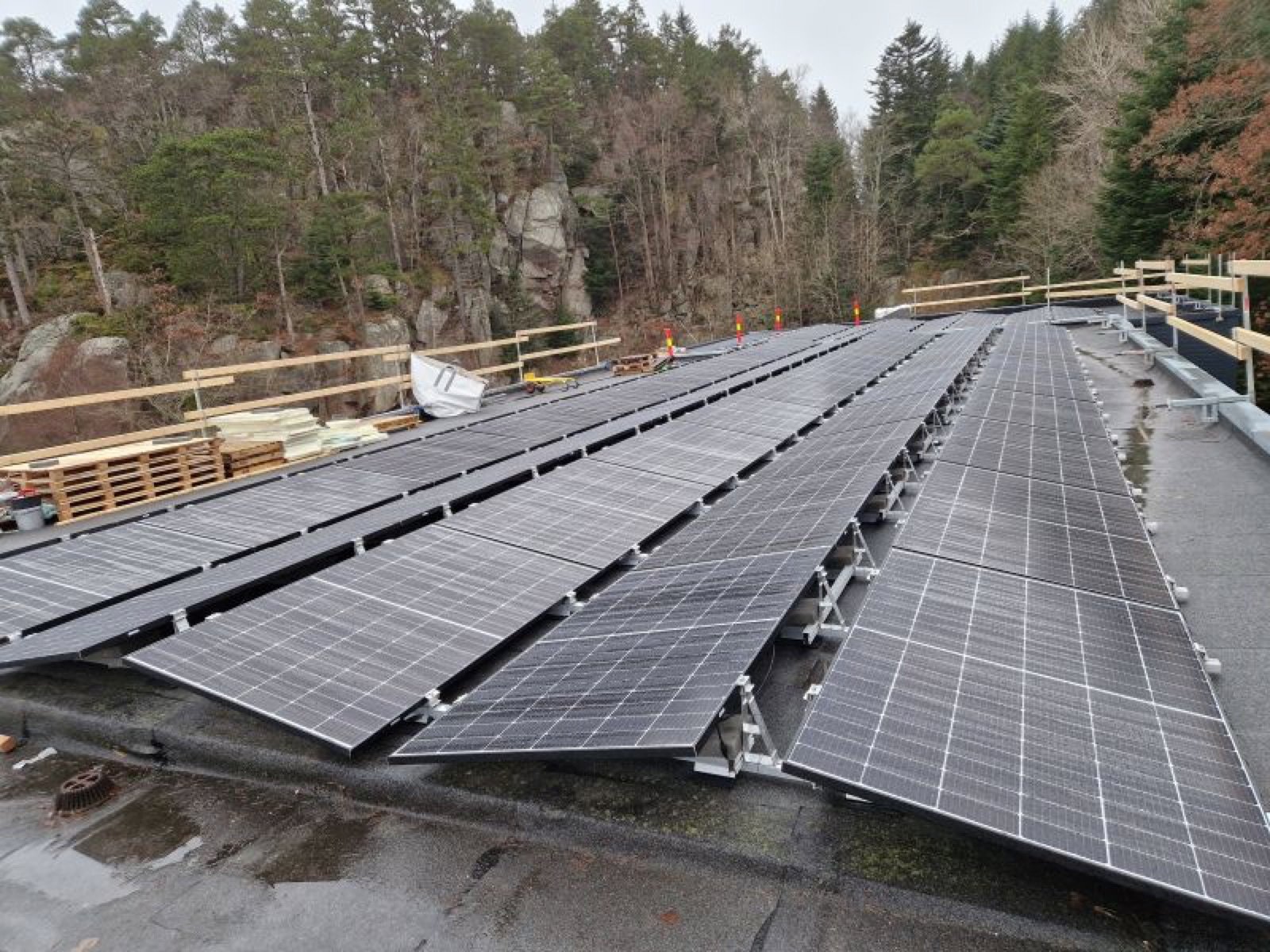 ISOTEC Solar ISOFLAT D13 Flat Roof mounting system reference - Mandal, Norway