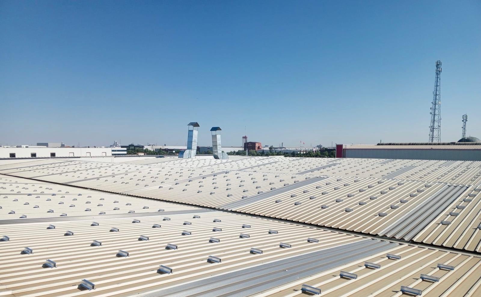 ISOTEC Solar ISOTRAP S60 Eğimli Çatı montaj sistemi referansı - Konya 690 kWp