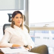 Zahide Öztürk — ISOTEC Kurucu Ortağı ve CFO ISOTEC Kurucu Ortağı ve CFO'su Zahide Öztürk ofisinde