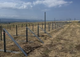 ISOTEC Solar ISOGROUND montaj sistemi referansı - Gürcistan Marneuli, sıra sıra kurulan arazi yapısı