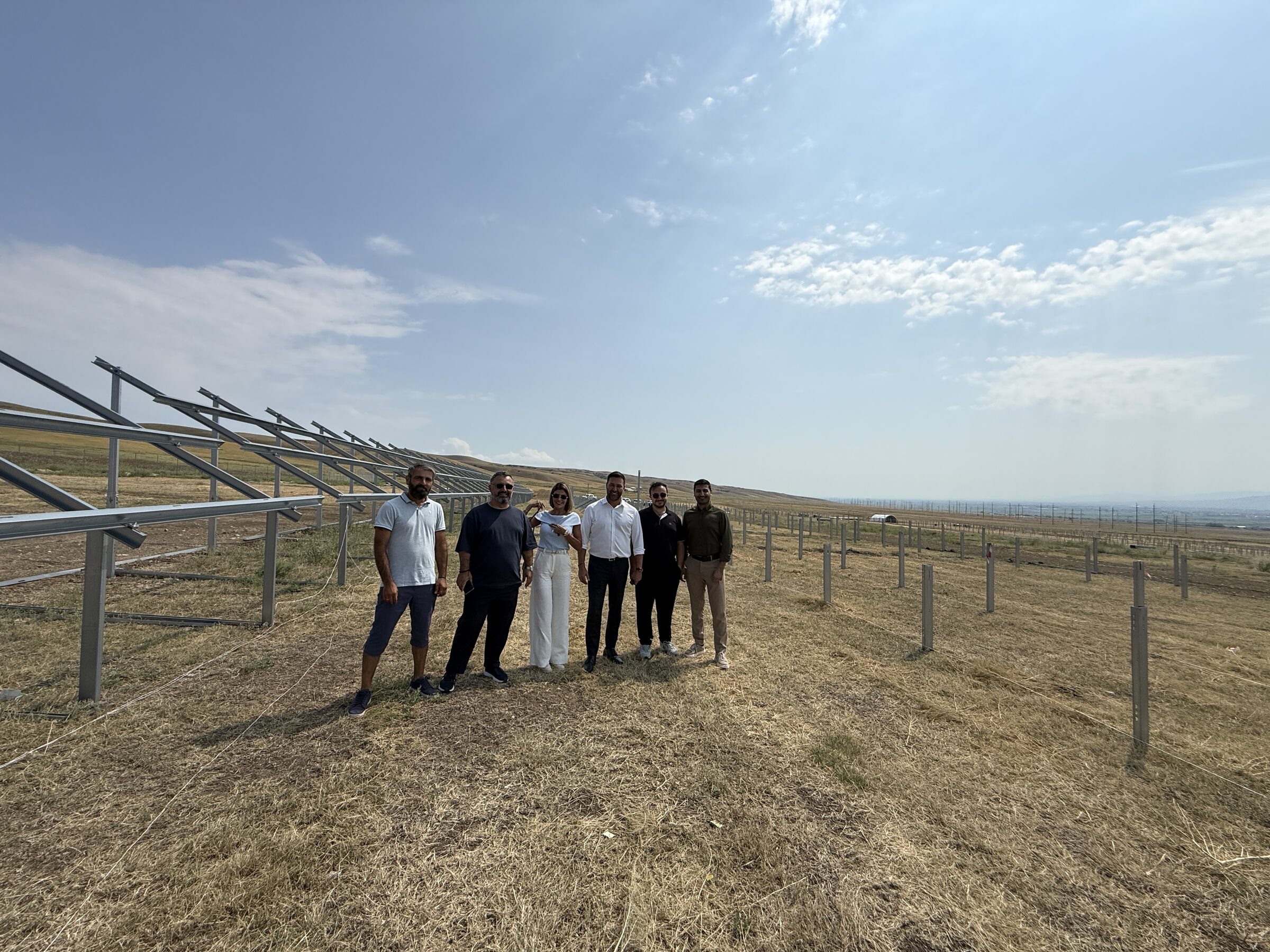 ISOTEC Solar ekibi ve ISOGROUND yapı sıraları - Gürcistan Marneuli 72 MW